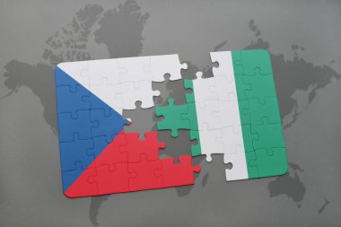 Çek Cumhuriyeti ve Türkiye ulusal bayrak bir dünya haritası üzerinde ile bulmaca