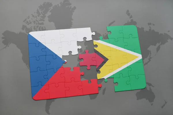 Puzzle mit der Nationalflagge der Tschechischen Republik und Guyana auf einer Weltkarte — Stockfoto
