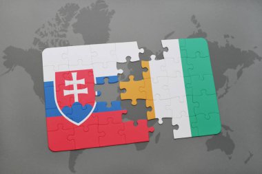 Slovakya ulusal bayrak ile bulmaca ve Fildişi Sahili bir dünya haritası üzerinde
