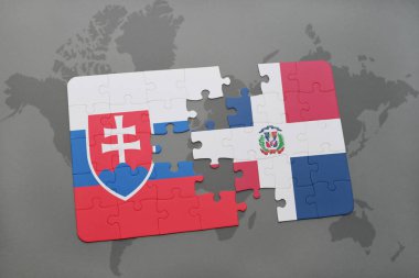 Dominik Cumhuriyeti ve Slovakya ulusal bayrak bir dünya haritası üzerinde ile bulmaca