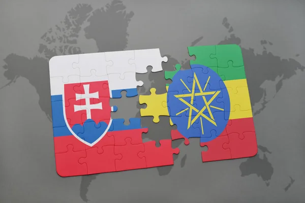 Rompecabezas con la bandera nacional de Eslovaquia y Etiopía en un mapa del mundo —  Fotos de Stock