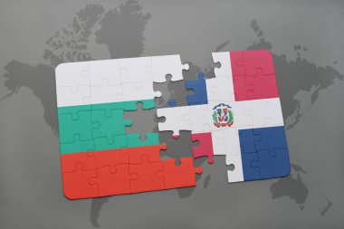 Dominik Cumhuriyeti ve Bulgaristan Ulusal bayrak bir dünya haritası üzerinde ile bulmaca