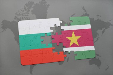 Bulgaristan ve Surinam ulusal bayrak bir dünya haritası üzerinde ile bulmaca