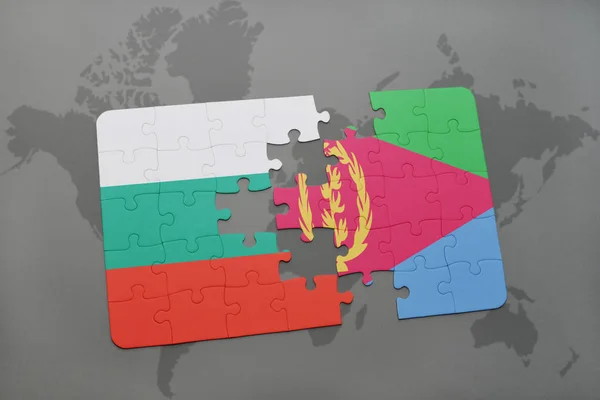Puzzel met de nationale vlag van Bulgarije en eritrea op een wereldkaart — Stockfoto