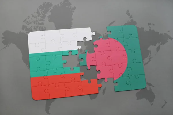 益智与保加利亚和孟加拉国国旗在世界地图上 — 图库照片