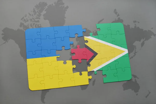 Puzzle con la bandiera nazionale di Ucraina e Guyana su una mappa del mondo — Foto Stock