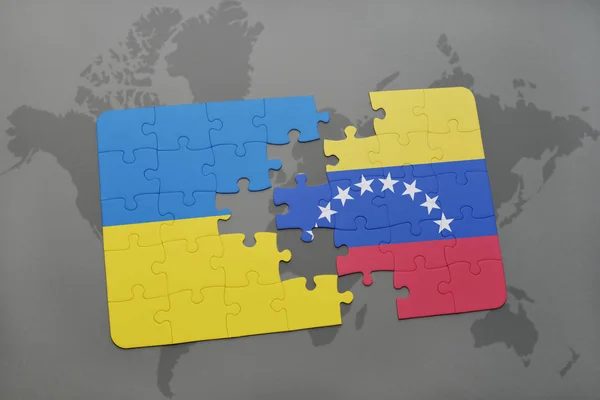 Rompecabezas con la bandera nacional de Ucrania y venezuela en un mapa del mundo —  Fotos de Stock