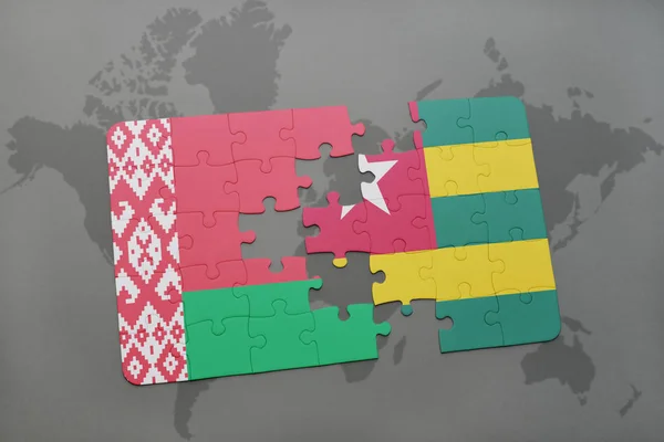 Puzzel met de nationale vlag van Wit-Rusland en togo op een wereldkaart — Stockfoto