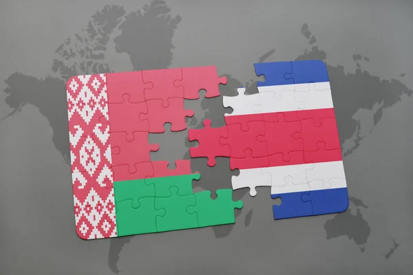 Puzzle mit der Nationalflagge von Weißrussland und Costa Rica auf einer Weltkarte — Stockfoto
