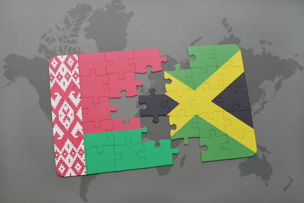 Rompecabezas con la bandera nacional de belarus y jamaica en un mapa del mundo — Foto de Stock