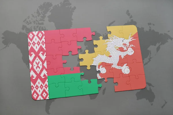 Puzzle con la bandiera nazionale di Bielorussia e Bhutan su una mappa del mondo — Foto Stock