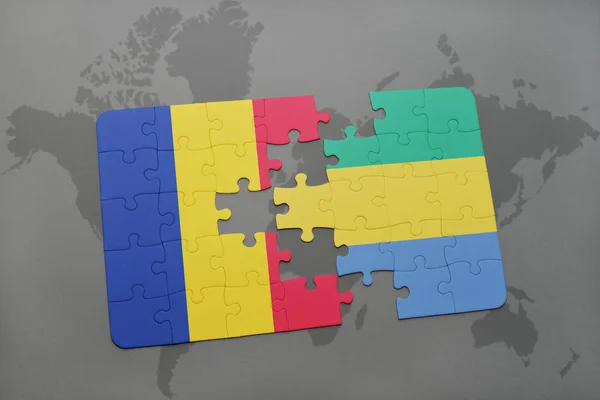 Puzzel met de nationale vlag van Roemenië en gabon op een wereldkaart — Stockfoto