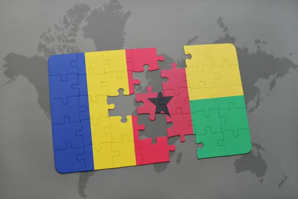 Puzzel met de nationale vlag van Roemenië en Guinee bissau op een wereldkaart — Stockfoto