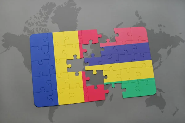 Puzzel met de nationale vlag van Roemenië en mauritius op een wereldkaart — Stockfoto