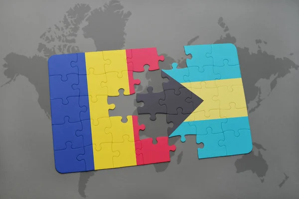 Puzzle con la bandiera nazionale di Romania e Bahamas su una mappa del mondo — Foto Stock