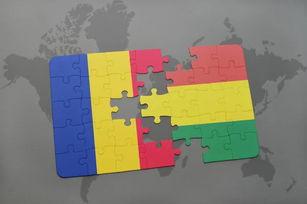 Puzzle mit der Nationalflagge Rumäniens und Boliviens auf einer Weltkarte — Stockfoto