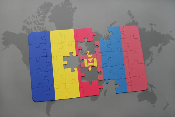 Puzzel met de nationale vlag van Roemenië en Mongolië op een wereldkaart — Stockfoto