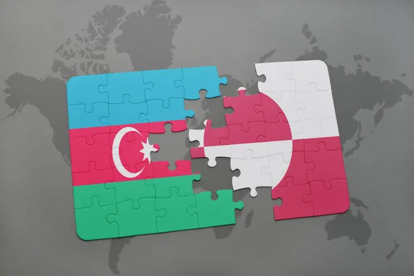Azerbaycan ve Grönland Ulusal bayrak bir dünya haritası üzerinde ile bulmaca — Stok fotoğraf
