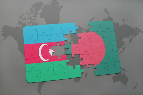 Azerbaycan ve Bangladeş Ulusal bayrak bir dünya haritası üzerinde ile bulmaca — Stok fotoğraf