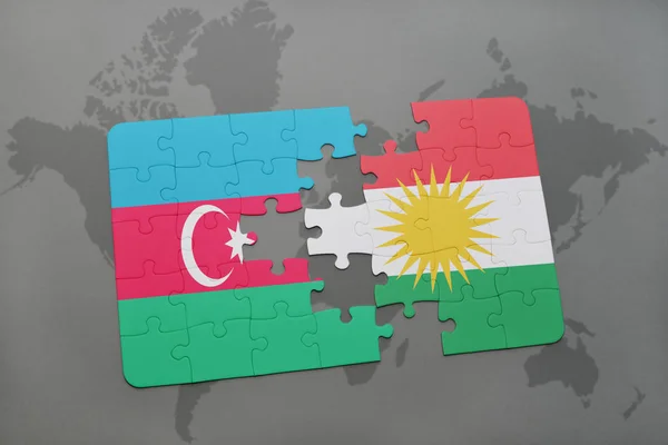 Quebra-cabeça com a bandeira nacional de azerbaijan e kurdistan em um mapa do mundo — Fotografia de Stock
