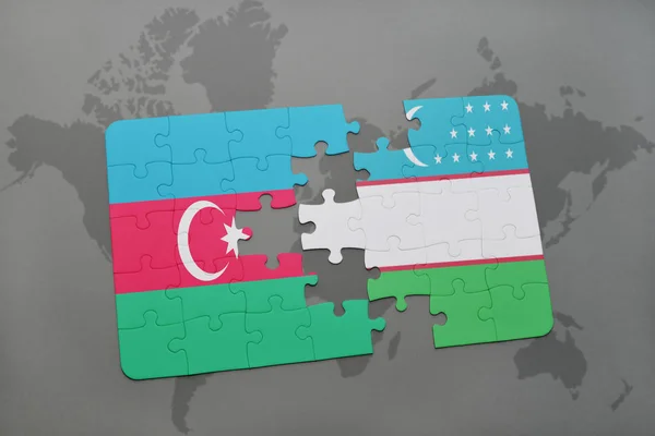 Azerbaycan ve Özbekistan'a bir dünya haritası üzerinde bayrağı ile bulmaca — Stok fotoğraf