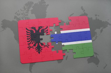 Arnavutluk ve Gambiya ulusal bayrak bir dünya haritası üzerinde ile bulmaca