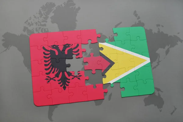 Puzzel met de nationale vlag van Albanië en guyana op een wereldkaart — Stockfoto