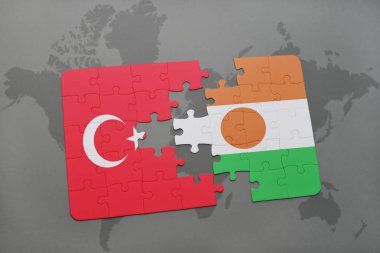 Türkiye ve Nijer bir dünya haritası üzerinde bayrağı ile bulmaca