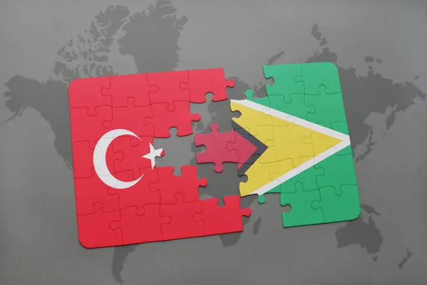 Türkiye ve guyana bir dünya haritası üzerinde bayrağı ile bulmaca — Stok fotoğraf