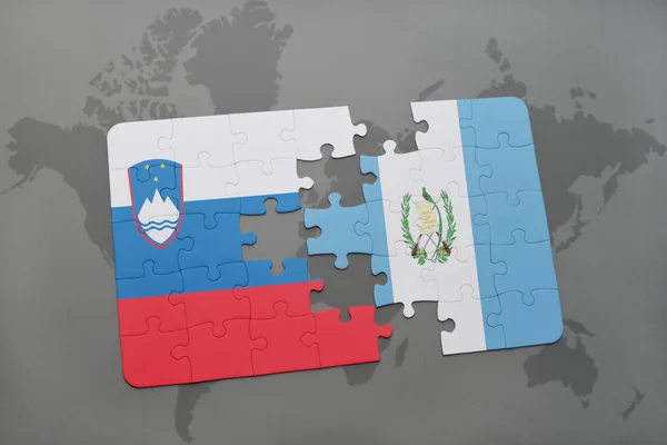 Загадка з національним прапором Словенії та Гватемали на карті світу — стокове фото