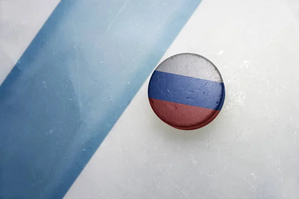 Old hockey puck with the national flag of russia — Stock Photo, Image