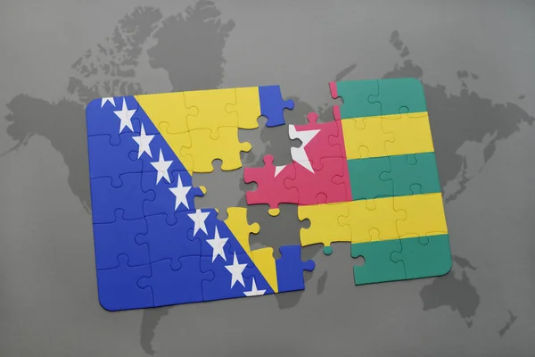 Puzzle avec le drapeau national de la bosnia et l'herzénie et le Togo sur une carte du monde — Photo