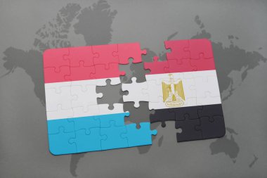 Lüksemburg ve Mısır ulusal bayrak bir dünya haritası üzerinde ile bulmaca