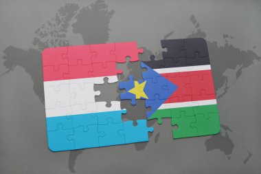Lüksemburg ve bir dünya haritası üzerinde Güney sudan bayrağı ile bulmaca