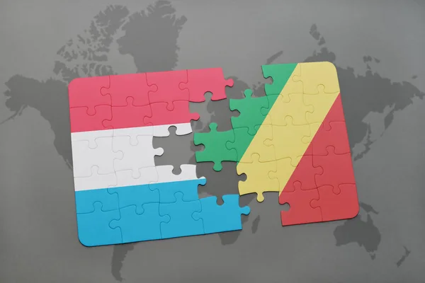 Puzzle mit der Nationalflagge Luxemburgs und der Republik Kongo auf einer Weltkarte — Stockfoto