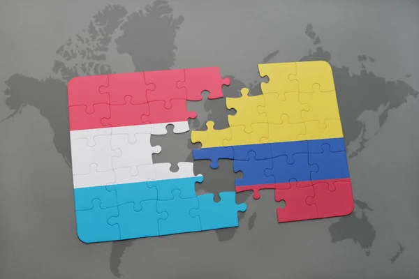 Quebra-cabeça com a bandeira nacional de Luxemburgo e colômbia em um mapa do mundo — Fotografia de Stock