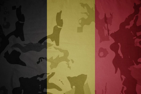 Belgiens flagga på khaki konsistens. militära begrepp — Stockfoto
