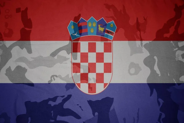 Drapeau de croatie sur la texture kaki. concept militaire — Photo