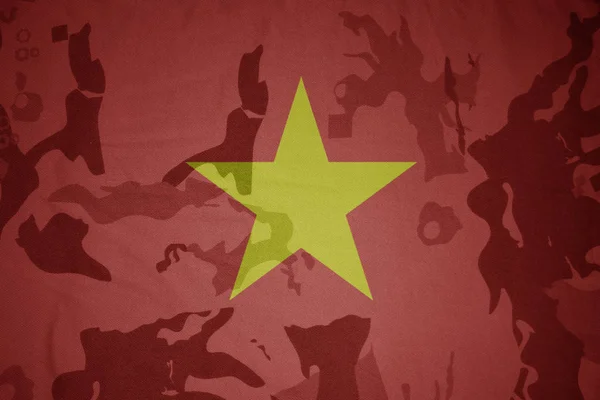 Bandeira de vietnam na textura cáqui. conceito militar — Fotografia de Stock