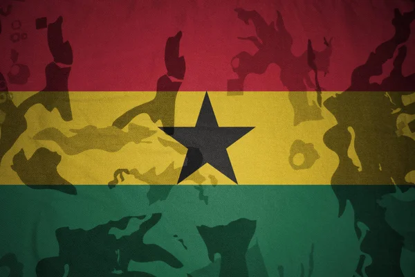 Vlag van ghana op de kaki textuur. militair concept — Stockfoto