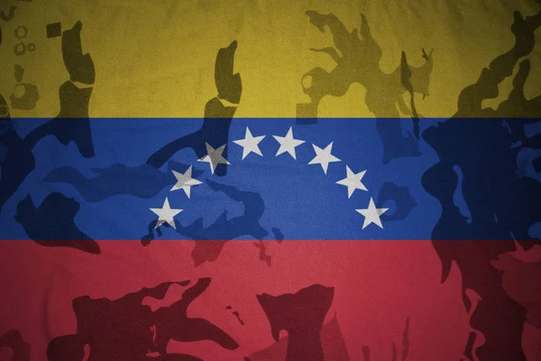 Bandera de venezuela sobre la textura caqui. concepto militar — Foto de Stock