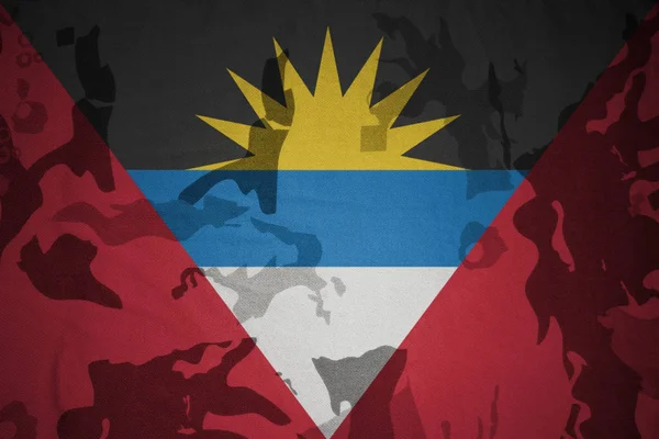 Flaga Antigui i Barbudy na khaki tekstury. koncepcja wojskowa — Zdjęcie stockowe