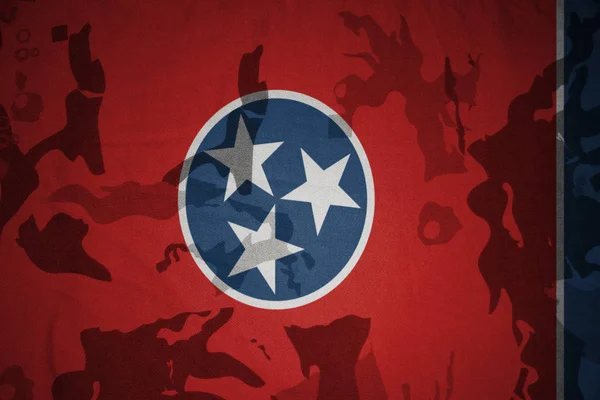 Флаг штата Теннеси на текстуре хаки. военная концепция — стоковое фото