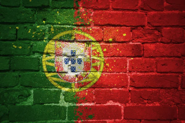 Malované státní vlajka Portugalska na cihlovou zeď — Stock fotografie