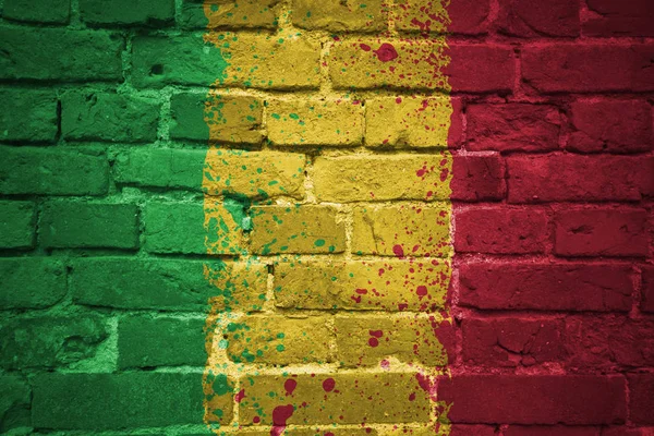 Nationale vlag van mali op een bakstenen muur geschilderd — Stockfoto