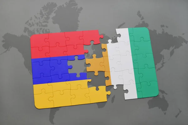 Puzzel met de nationale vlag van Armenië en cote divoire op een wereldkaart — Stockfoto