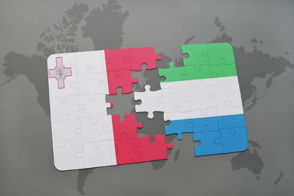 Puzzel met de nationale vlag van malta en sierra leone op een wereldkaart — Stockfoto