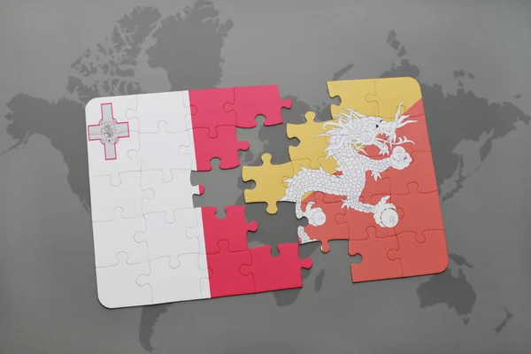 Puzzle con la bandiera nazionale di malta e bhutan su una mappa del mondo — Foto Stock