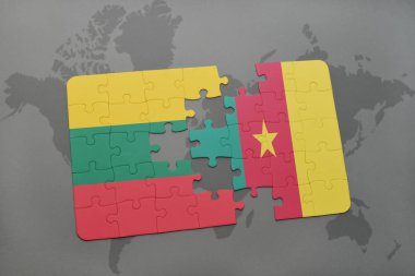 Litvanya ve Kamerun ulusal bayrak bir dünya haritası üzerinde ile bulmaca