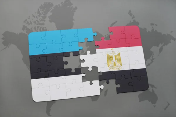 Головоломка з національним прапором Естонії та Єгипту на карті світу — стокове фото